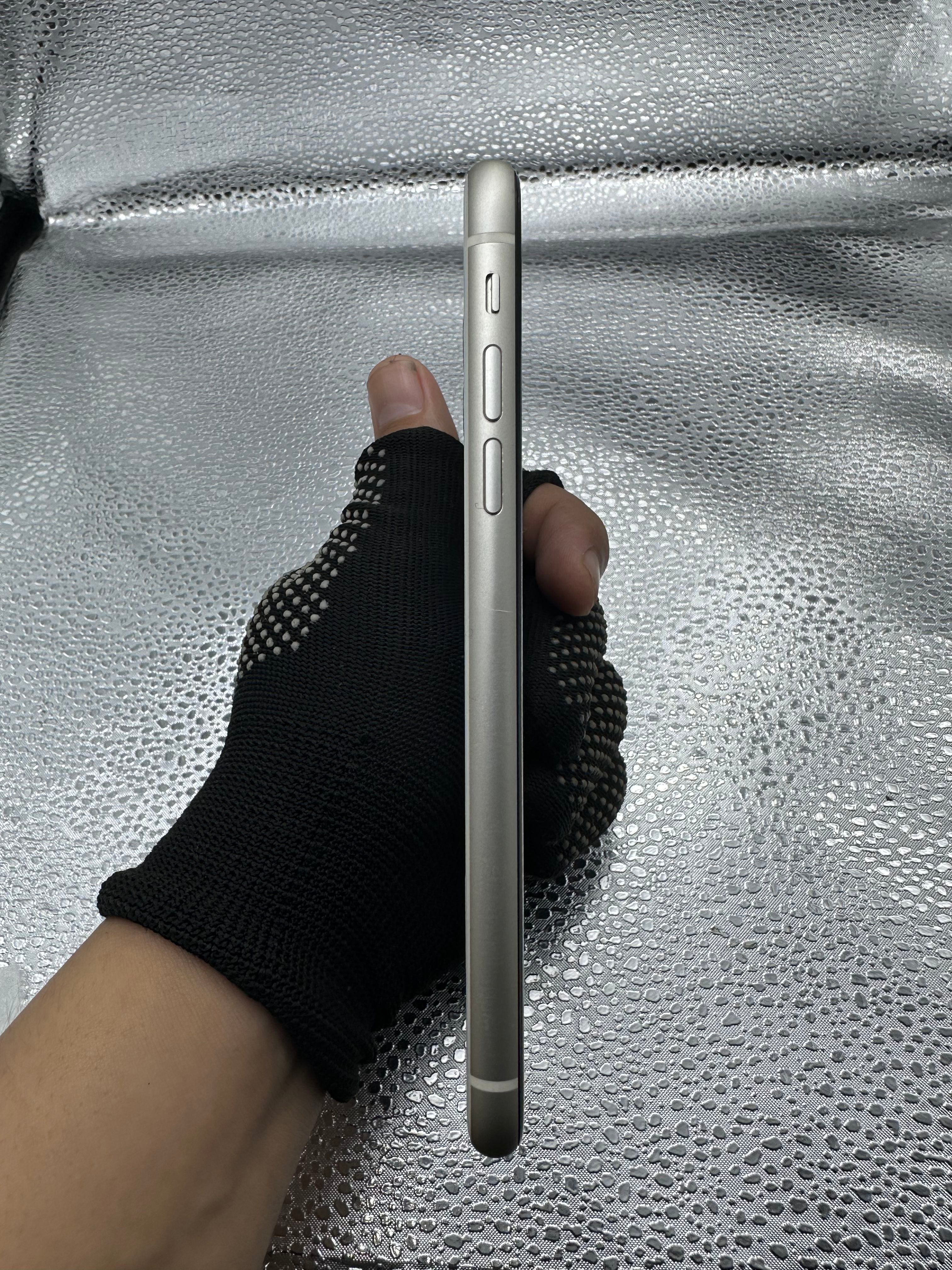 iPhone 11 64GB ex iBox warna White