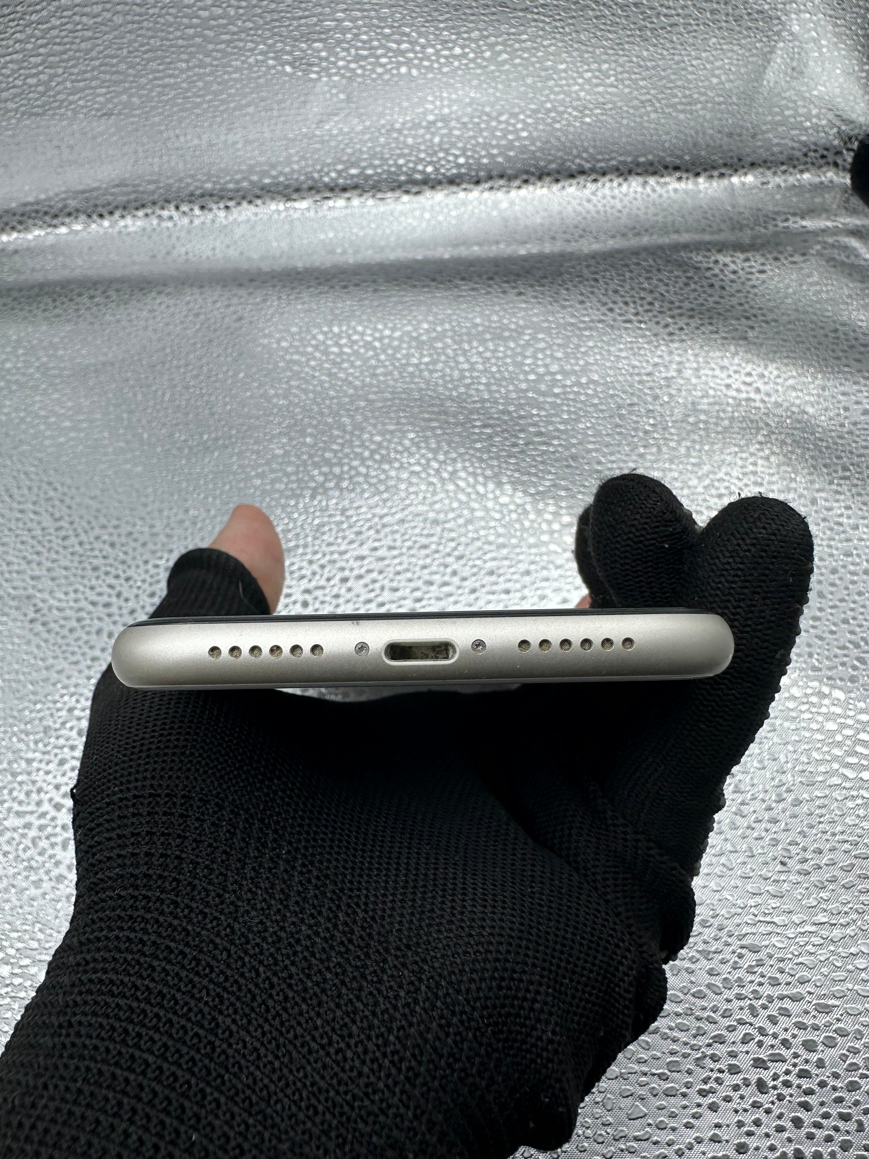 iPhone 11 64GB ex iBox warna White