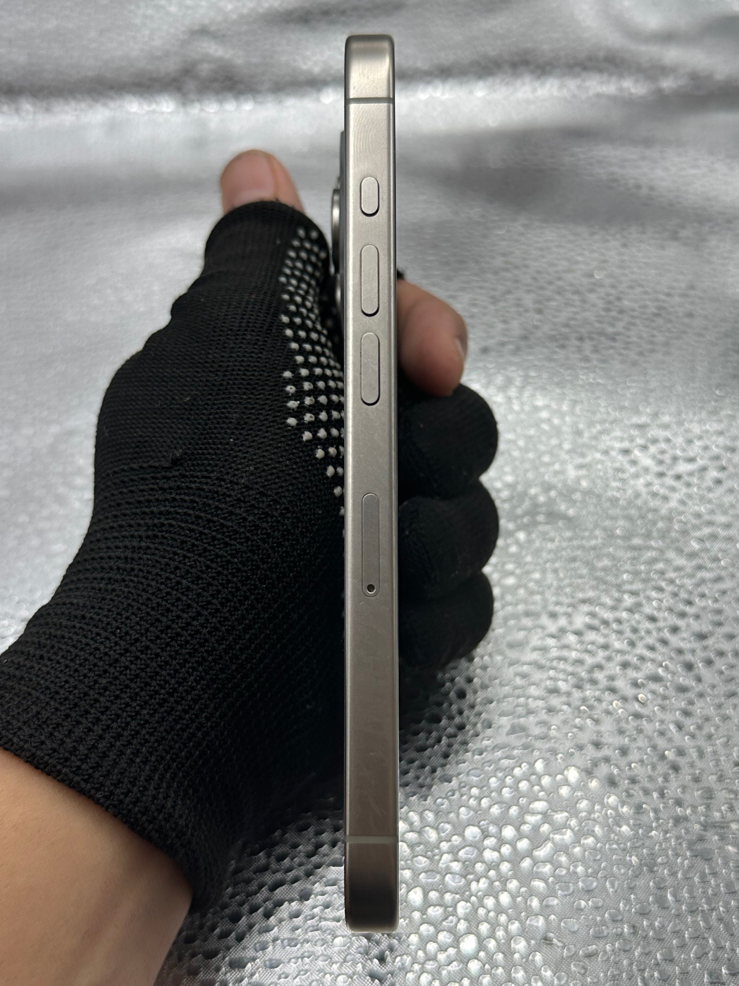 iPhone 15 Pro 128GB ex Bea Cukai warna Natural Titanium