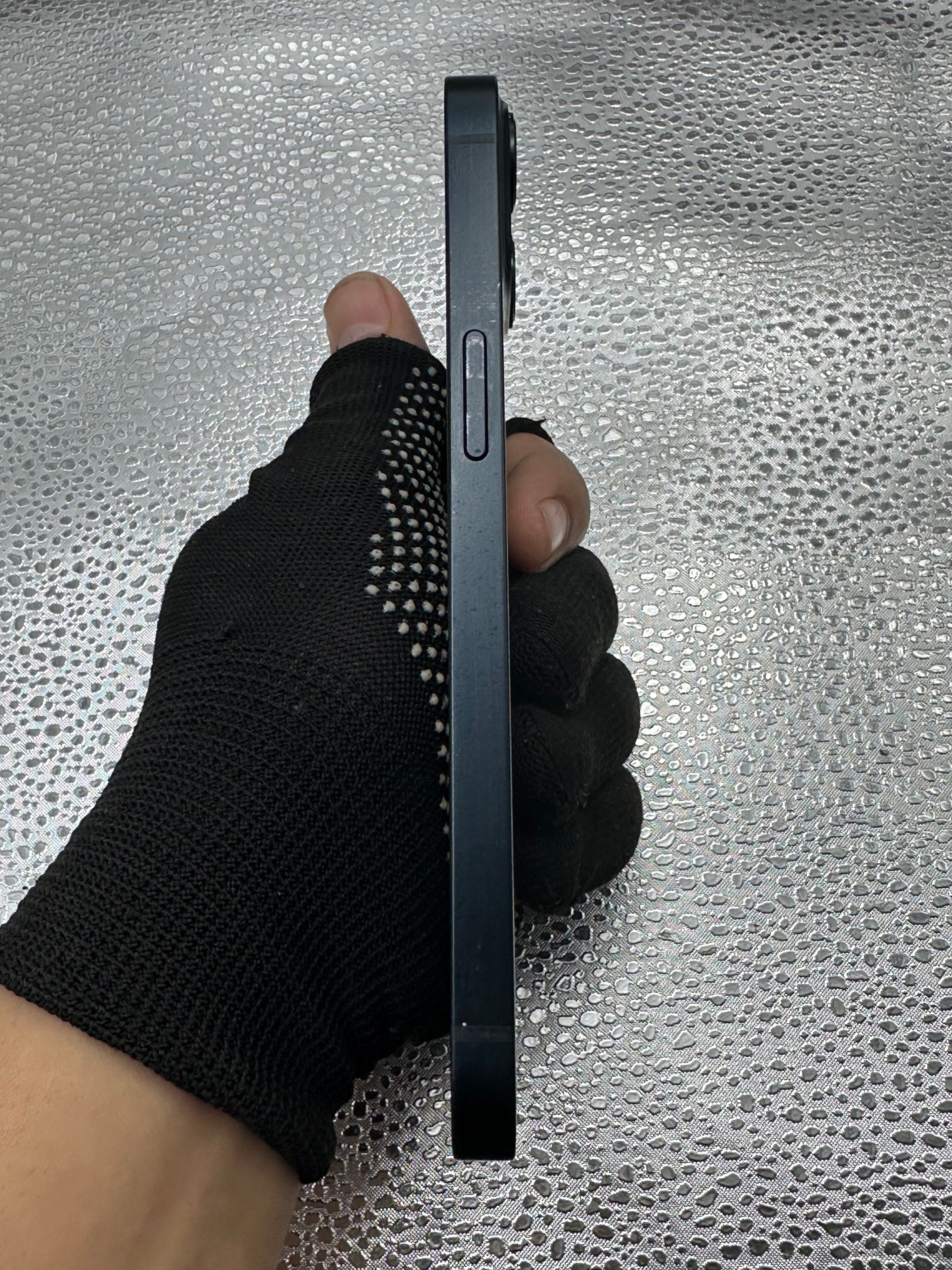 iPhone 13 128GB ex iBox warna Black
