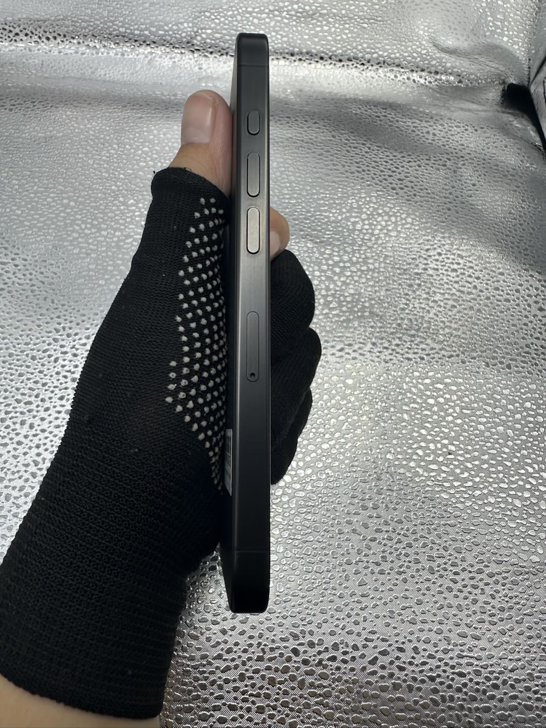 iPhone 15 Pro 128GB ex iBox warna Black Titanium